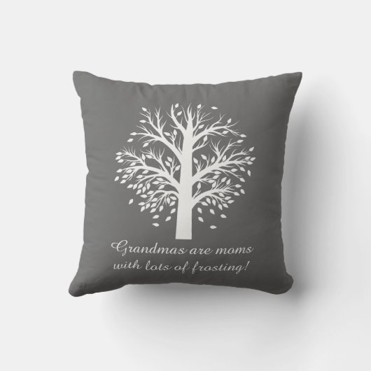 Oma Tree, wit op grijs, 8 namen en data Kussen (Achterkant)