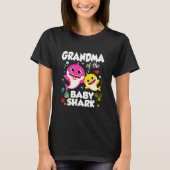 Oma van de Bashark Grandma Shark T-shirt (Voorkant)