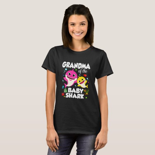 Oma van de Bashark Grandma Shark T-shirt (Voorkant volledig)