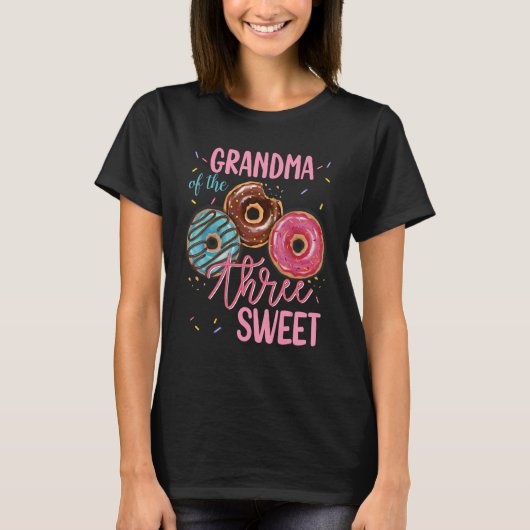 oma van de drie zoete donut bday party de drie t-shirt (Voorkant)