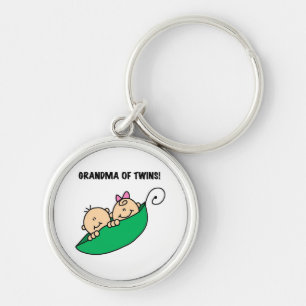 Oma van tweeling erwten in een Pod Tshirts en gesc Sleutelhanger