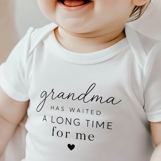 Oma wacht op baby romper