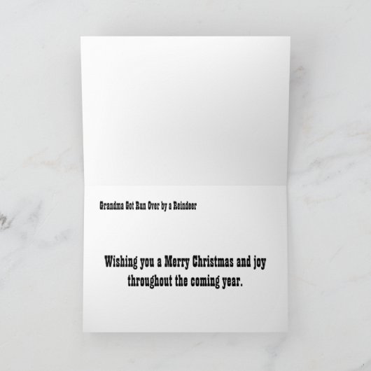Oma werd overreden door een rendier feestdagen kaart (Binnen)