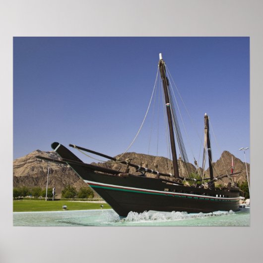 Oman, Muscat, Al Bustan. Al Bustan Roundabout Poster (Voorkant)