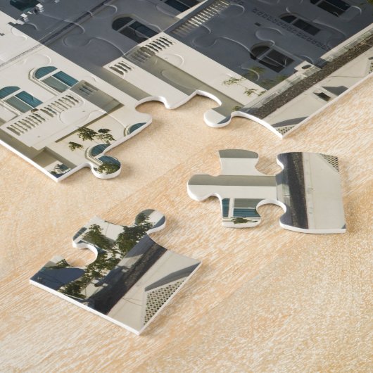 Oman, Muscat, Qurm. Gebouwen in Qurm Area / Legpuzzel (Zijkant)