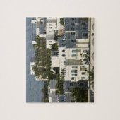 Oman, Muscat, Qurm. Gebouwen in Qurm Area / Legpuzzel (Verticaal)