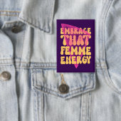 Omarm die Femme energie Button (Insitu)