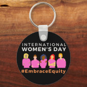 Omarm Equity Internationale Vrouwendag Sleutelhanger (Voorkant)