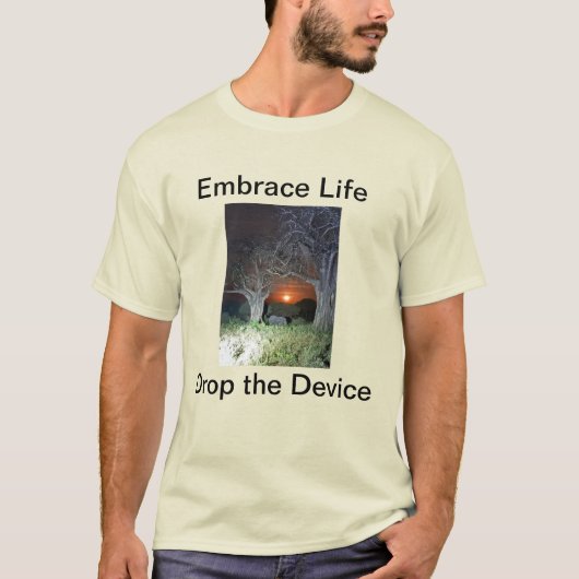 Omarm het leven, leg het apparaat neer t-shirt (Voorkant)