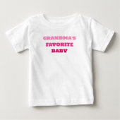 Oma's favoriete Baby, Schattige roze Baby T-shirt (Voorkant)