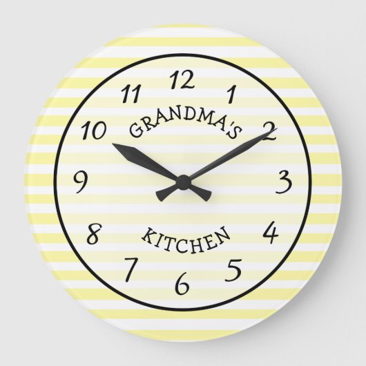 Oma's Kitchen Yellow and White Striped Clock Grote Klok (Voorkant)