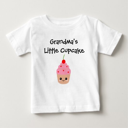 Oma's kleine cupcake, Schattige Baby T-shirt (Voorkant)