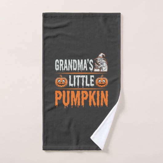 Oma's Kleine Pompoen Halloween Heks Ontwerp Handdoek (Handdoek)