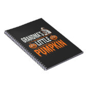 Oma's Kleine Pompoen Halloween Heks Ontwerp Notitieboek (Rechterzijde)