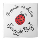 Oma's kleine snuggle Bug. Tegeltje (Voorkant)