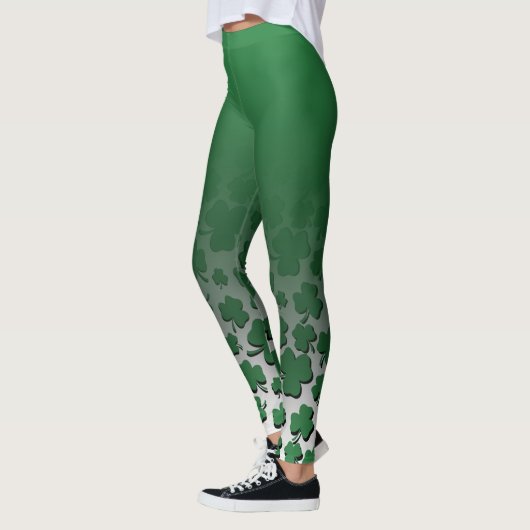 Ombre & Green Over Black Shamrock Pattern op White Leggings (Links)
