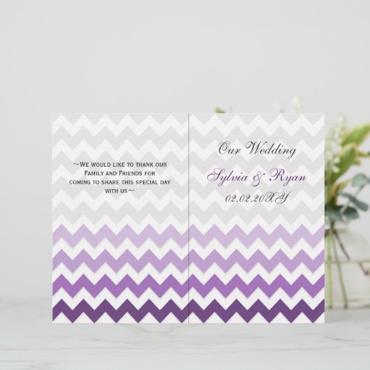 Ombre paars Chevron vouded Wedding Programme (Staand voorkant)