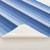 Ombre strepen in blauwe tonnen sherpa deken (3/4)