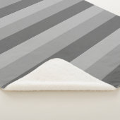 Ombre strepen in grijze tonnen sherpa deken (3/4)