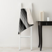 Ombre strepen in grijze tonnen sherpa deken (In situ)