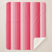 Ombre strepen in rode tot roze tinten sherpa deken (Voorkant)