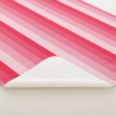 Ombre strepen in rode tot roze tinten sherpa deken (3/4)