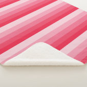 Ombre strepen in rode tot roze tinten sherpa deken (3/4)