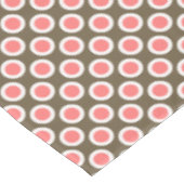Omcirkelde stippen, taupen en koraalroze tafelkleed (Gekanteld)