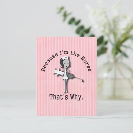 Omdat ik de verpleegster ben... daarom grappig. briefkaart (Staand voorkant)