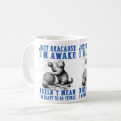 Omdat ik wakker ben betekent dat niet dat ik klaar koffiemok (Voorkant links)