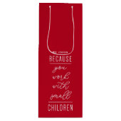 Omdat je met kleine kinderen werkt met een waszak wijn cadeautas (Voorkant)