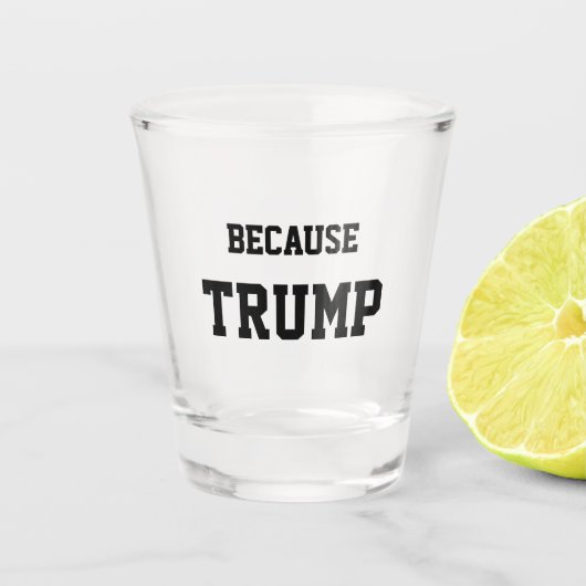 Omdat Trump Shot Glas (Voorkant)