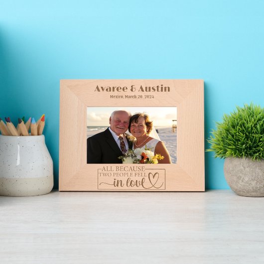 Omdat twee mensen in liefdesweddenschap vallen gegraveerde lijstjes