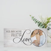 Omdat twee mensen verliefd worden save the date (Staand voorkant)