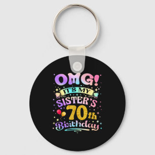 Omg Het Is De 70e Verjaardag Van Mijn Zus Gefelici Sleutelhanger
