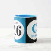 OMG je bent 16 monogram blauw en zwart Mok (Midden)