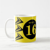 OMG je bent 16 monogram naam geel en zwart Koffiemok (Links)