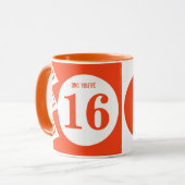 OMG je bent 16 monogram oranje en wit Mok (Voorkant links)
