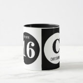 OMG je bent 16 monogram wit en zwart Mok (Midden)