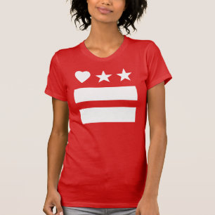 Omgekeerde hartstroom op rood T-shirt
