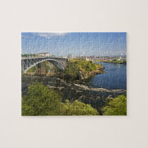 Omgekeerde waterval in de rivier de St. John bij S Legpuzzel