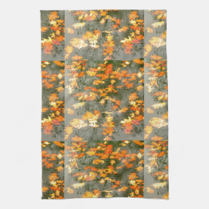 omgevallen herfstbladeren in regen theedoek