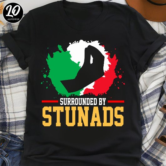 Omgeven door Stunads Hand Gesture Grappig Italiaan T-shirt