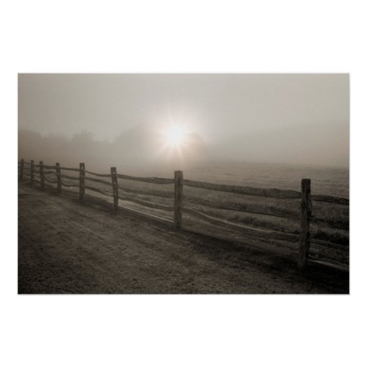 Omheining en Sunburst Through Fog bij Sharon Perfect Poster (Voorkant)