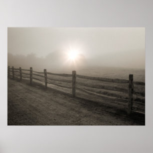 Omheining en Sunburst Through Fog bij Sharon Poster