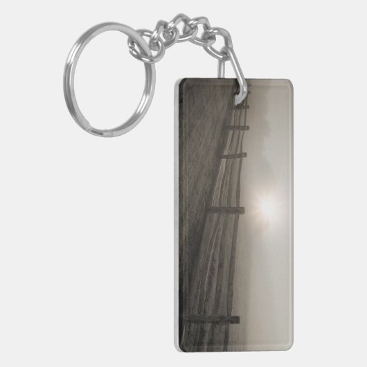 Omheining en Sunburst Through Fog bij Sharon Sleutelhanger (Voorkant Links)