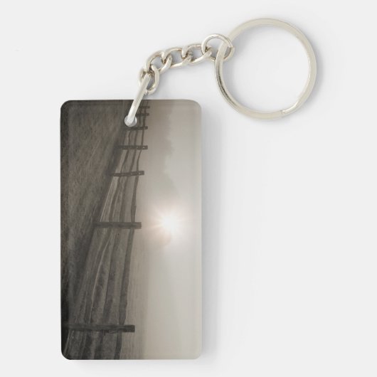 Omheining en Sunburst Through Fog bij Sharon Sleutelhanger (achterkant)