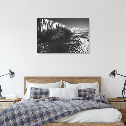 Omheining in de Duinen, fijn zwart en wit Canvas Afdruk (Insitu (Slaapkamer))