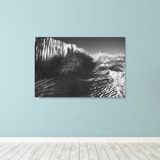 Omheining in de Duinen, fijn zwart en wit Canvas Afdruk (Insitu (Houten vloer))