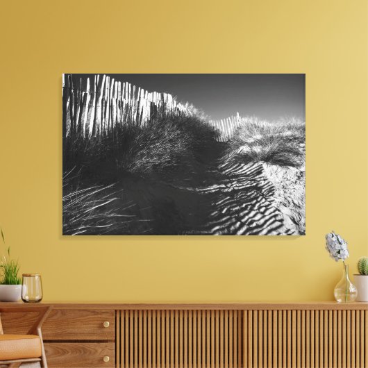 Omheining in de Duinen, fijn zwart en wit Canvas Afdruk (Insitu (Woonkamer))